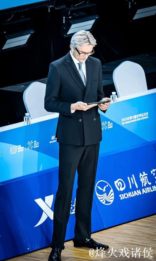 35岁法国裁判莱特西尔当选IFFHS年度最佳裁判 35岁法国裁判莱特西尔当选IFFHS年度最佳裁判